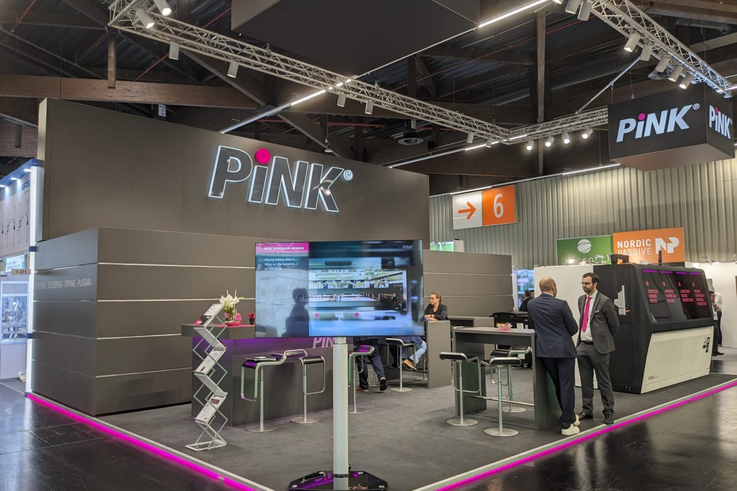 Pink Messestand_2024 (1)